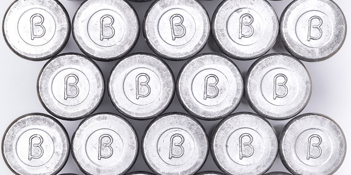 جوشکاری و مونتاژ قطعات در کارگاه