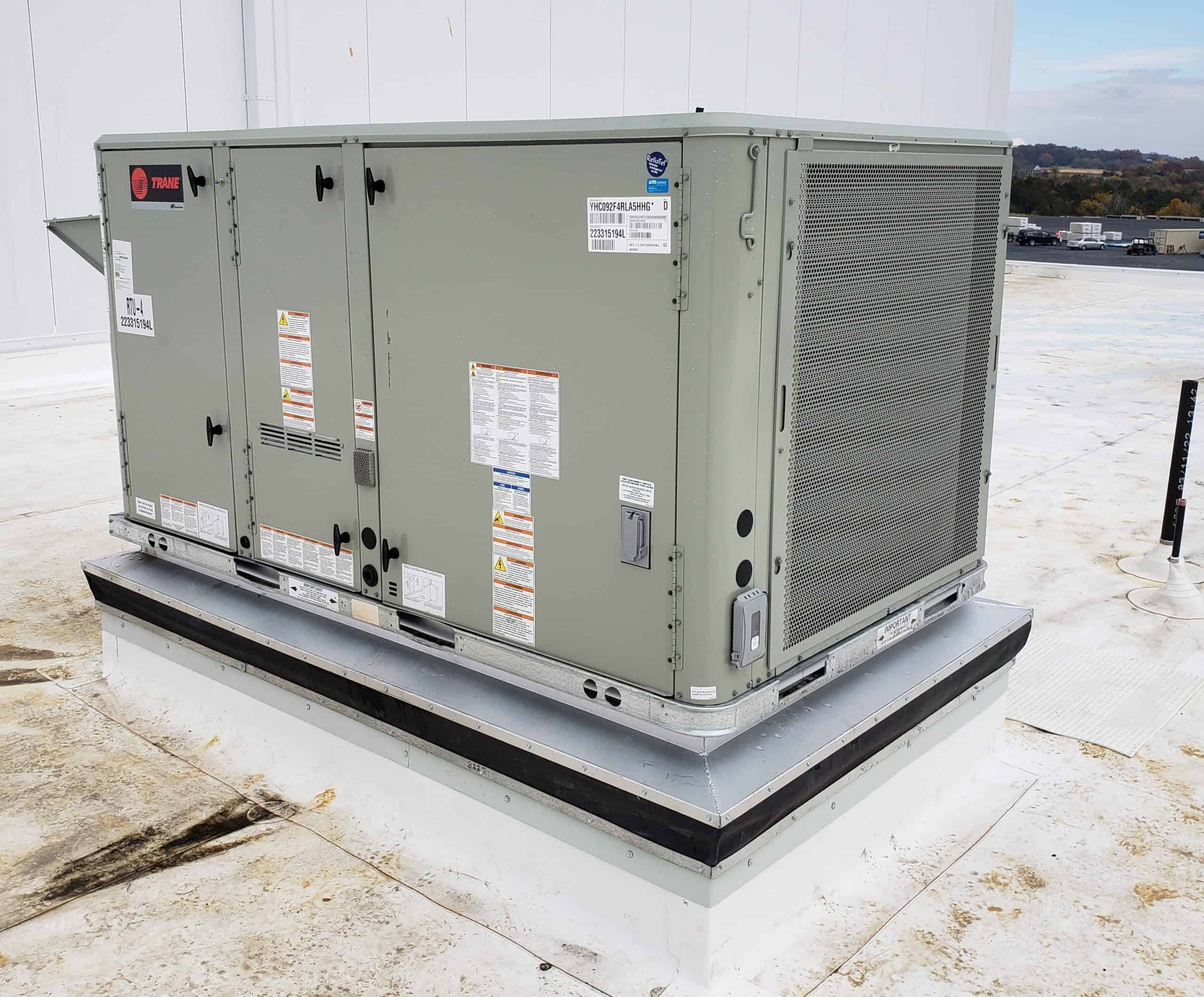 پکیج یونیت HVAC در قالب یک شیلنگ بزرگ، نشان‌دهنده ترکیب تمام اجزا در یک واحد