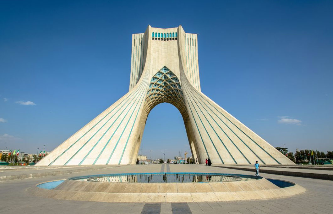 برج آزادی به طراحی حسین آمَنَت، نماد مدرن‌سازی معماری ایران